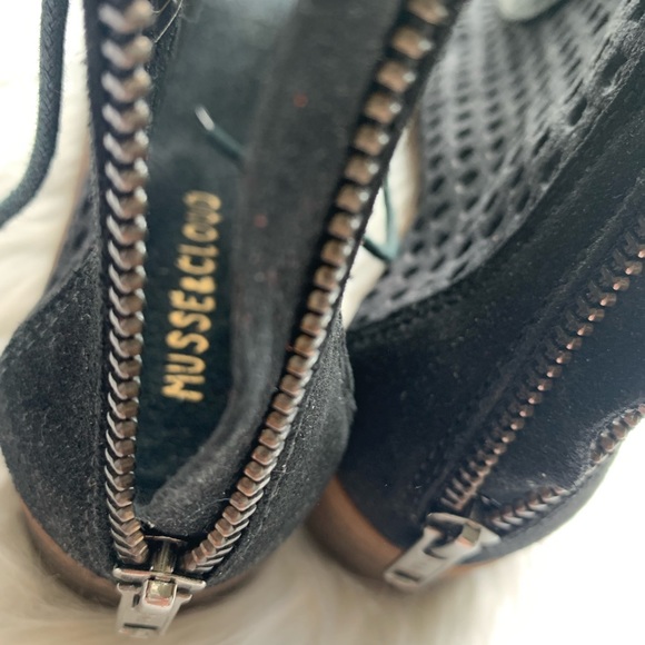 New! Musse & Cloud perforated black tie up booties,  size 38, fits a 7 -… - Picture 8 of 10